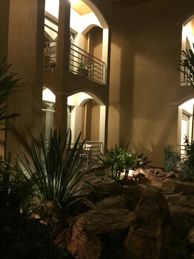 Heaven Restaurant & Boutique Hotel Kigali Exterior foto